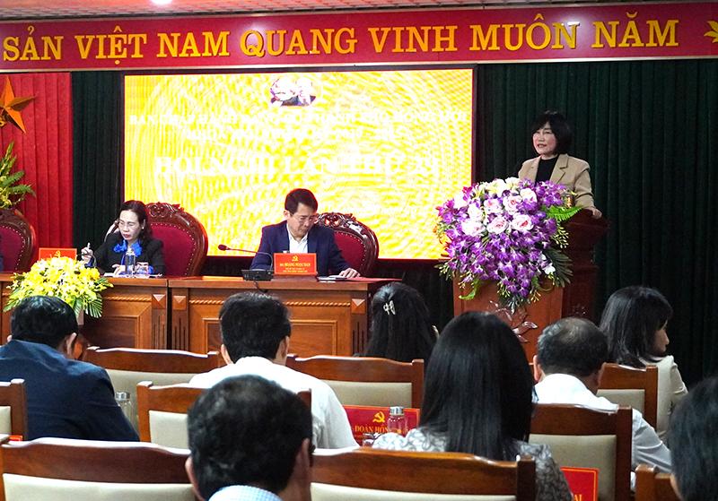 Đại biểu tham luận tại hội nghị.