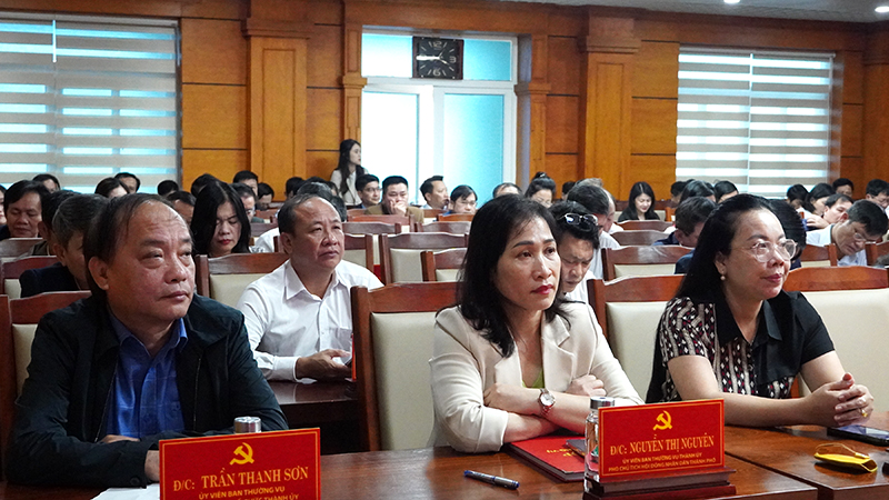 Các đại biểu dự hội nghị.