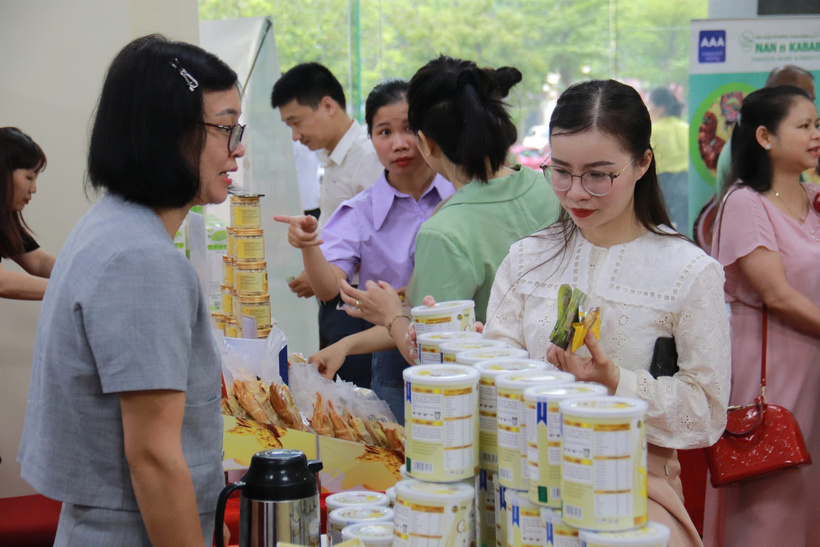 Doanh nghiệp Việt Nam trưng bày sản phẩm tại Tuần lễ Halal Week, tại Hà Nội. Ảnh: Thanh Tuấn