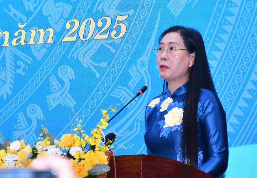 Bí thư Tỉnh ủy Quảng Ngãi HĐND Quảng Ngãi Bùi Thị Quỳnh Vân phát biểu chỉ đạo tại kỳ họp. Ảnh: Bình An