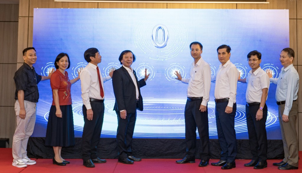 Ban Tổ chức thực hiện nghi thức phát động Cuộc thi khởi nghiệp đổi mới sáng tạo trong lĩnh vực nông nghiệp ứng dụng công nghệ cao năm 2025 (Ảnh Út Vũ) Ban Tổ chức thực hiện nghi thức phát động Cuộc thi khởi nghiệp đổi mới sáng tạo trong lĩnh vực nông nghiệp ứng dụng công nghệ cao năm 2025 (Ảnh Út Vũ)