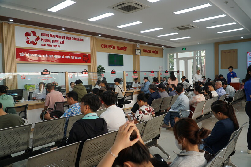 Toàn cảnh hoạt động Trung tâm dịch vụ công phường Thanh Khê (thành phố Đà Nẵng). Ảnh: Vũ Lê