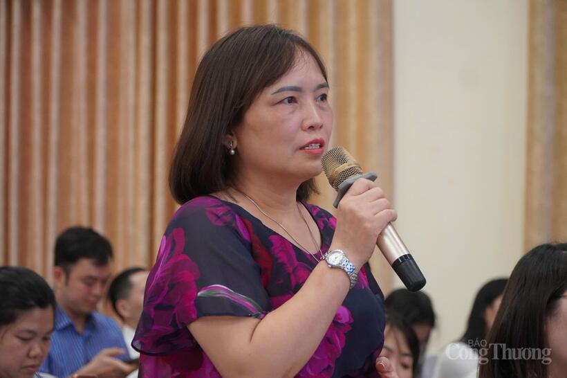 Đại diện các doanh nghiệp đặt câu hỏi thảo luận tại hội thảo.