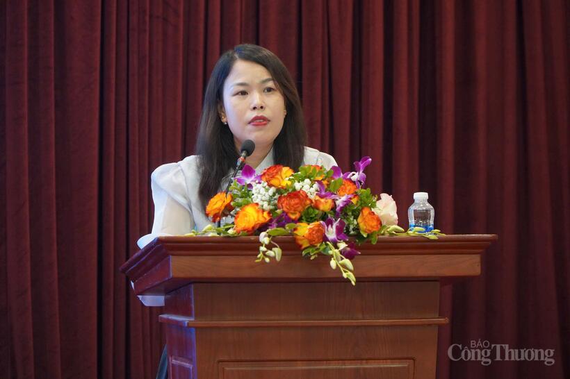 Bà Bùi Thị Thùy Dương, đại diện Bộ Khoa học và Công nghệ tham luận tại hội thảo.
