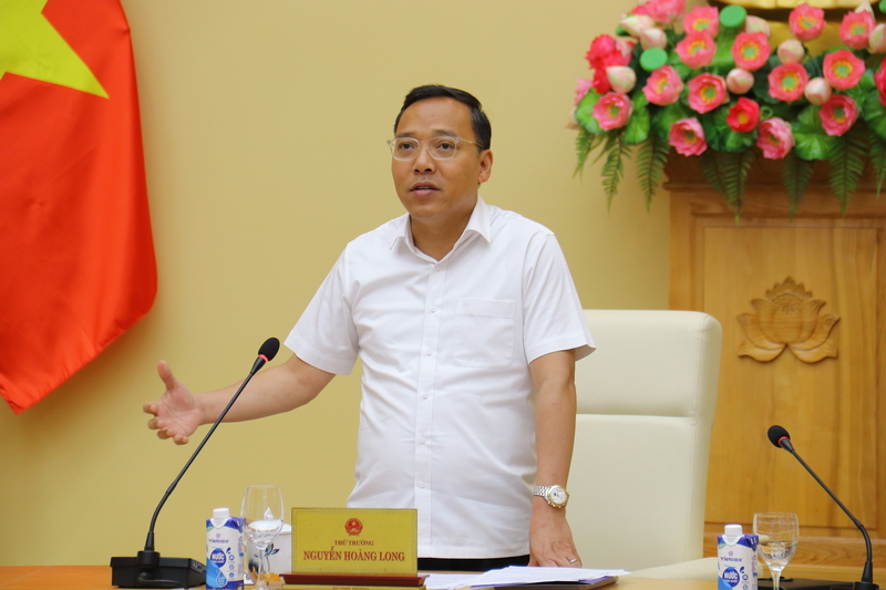 Thứ trưởng Bộ Công Thương Nguyễn Hoàng Long chủ trì cuộc họp. Ảnh: Thanh Tuấn