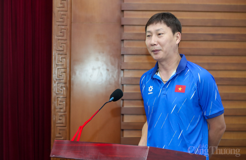 Tại buổi gặp mặt, HLV Kim Sang-sik bày tỏ sự tự hào về tinh thần chiến đấu, sự nỗ lực và bản lĩnh của các cầu thủ U23 Việt Nam. Ông tin rằng chiến thắng này là thành quả xứng đáng cho sự kiên cường và tập luyện nghiêm túc của toàn đội