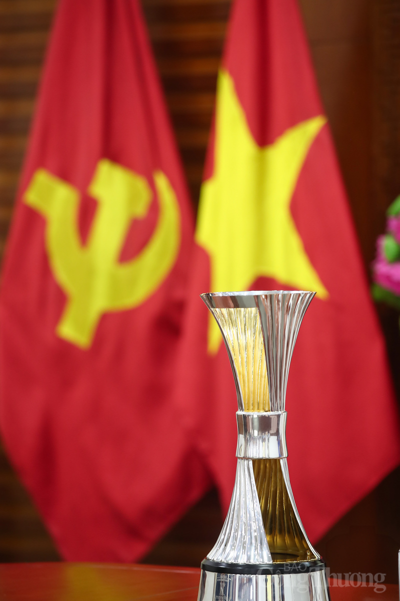 Thủ tướng Chính phủ đã quyết định trao Bằng khencho 01 tập thể và 24 cá nhân có thành tích xuất sắc giành Huy chương Vàng tại Giải vô địch Bóng đá U23 Đông Nam Á năm 2025 tổ chức tại Indonesia