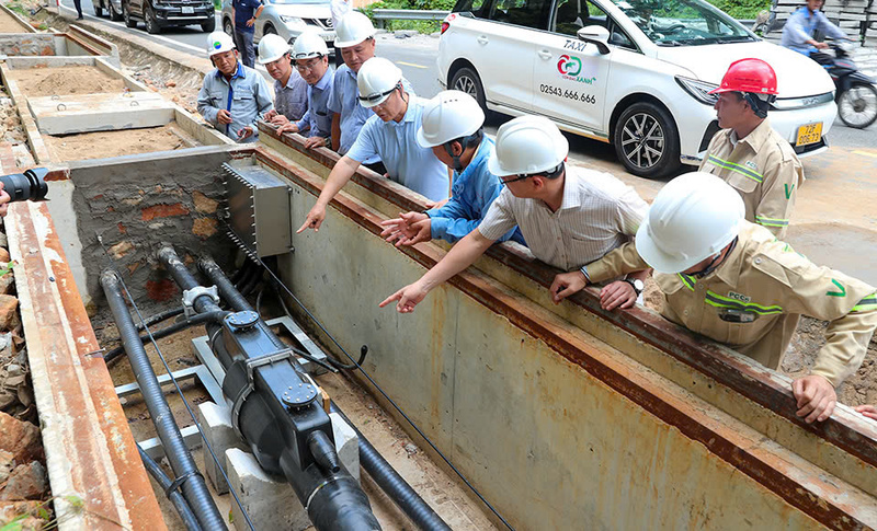 Lãnh đạo Tập đoàn EVN kiểm tra công tác thi công cáp