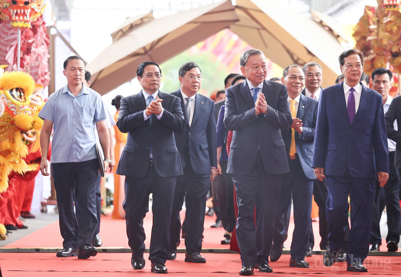 Tổng Bí thư Tô Lâm cùng Thủ tướng Chính phủ Phạm Minh Chính; lãnh đạo Đảng, Nhà nước, nguyên lãnh đạo Đảng, Nhà nước qua các thời kỳ tham dự lễ khánh thành Trung tâm Hội chợ Triển lãm Quốc gia (VEC)