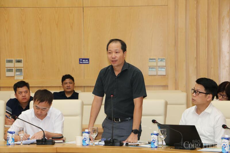 Đại diện Tập đoàn Xăng dầu Việt Nam nêu ý kiến tại hội thảo.