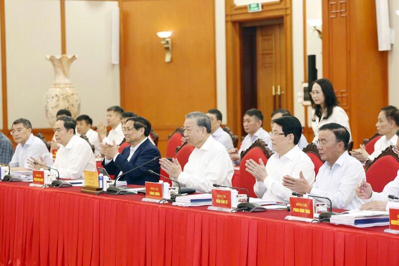 Tổng bí thư Tô Lâm cùng với các đồng chí lãnh đạo Đảng, Nhà nước tại buổi làm việc. Ảnh: Viết Thành