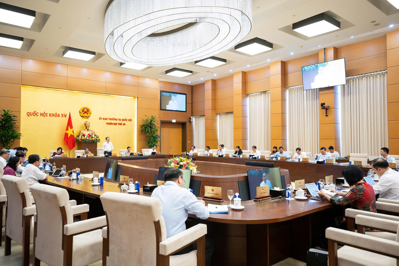 Phiên họp thứ 49 của Ủy ban Thường vụ Quốc hội
