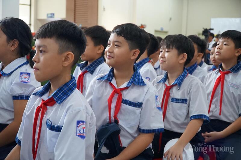 Đông đảo học sinh trên địa bàn phường Buôn Ma Thuột hào hứng tham dự .