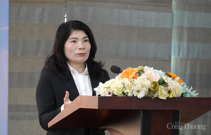 Bà Lưu Thị Nga, Trưởng phòng Quản lý công nghiệp, Sở Công Thương Thanh Hóa phát biểu tại hội nghị