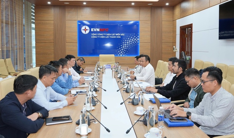 Toàn cảnh buổi làm việc. Ảnh: Hùng Mạnh - Ngọc Huyền