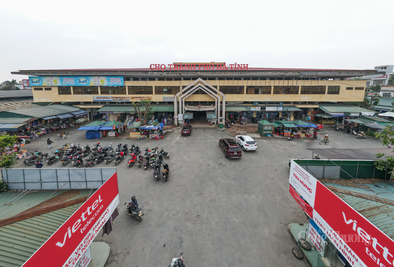 Chợ thành phố Hà Tĩnh được xem là khu chợ lớn và hiện đại bậc nhất tỉnh Hà Tĩnh. Ảnh: Trọng Tùng