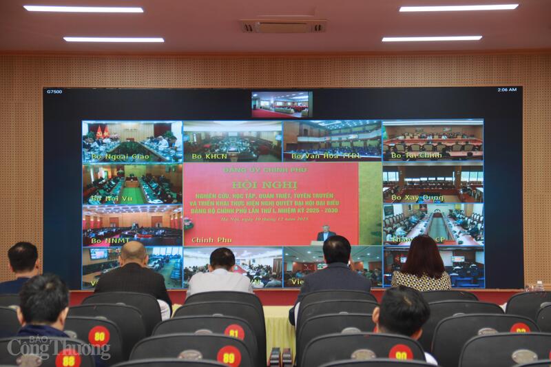 Hội nghị được kết nối trực tuyến với hơn 50 điểm cầu. Ảnh: Thanh Tuấn