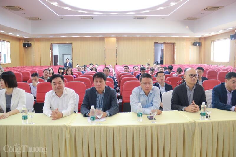 Hội nghị có sự tham dự của các đảng ủy trực thuộc, tham dự hội nghị có các đồng chí Bí thư, Phó Bí thư, Ủy viên Ban Thường vụ, Ủy viên Ban Chấp hành, Ủy viên Ủy ban Kiểm tra và toàn thể cán bộ, đảng viên, công chức, viên chức, người lao động của các đảng ủy trực thuộc. Ảnh: Thanh Tuấn