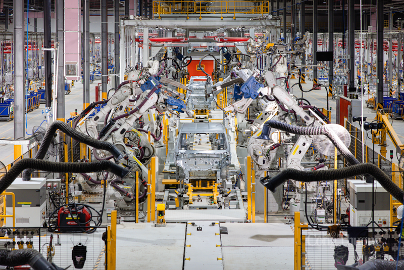 Phát triển công nghiệp nền tảng, hiện đại và bền vững là yếu tố sống còn để tái cấu trúc nền kinh tế theo hướng nâng cao giá trị gia tăng, hình thành hệ sinh thái công nghiệp và dịch vụ đa ngành. Ảnh: VinFast Hà Tĩnh