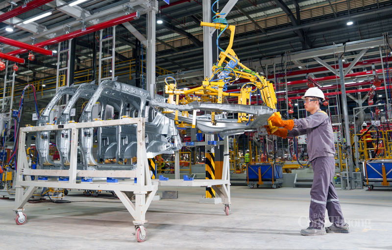 Khu vực công nghiệp hiện chiếm 42% tổng sản phẩm trên địa bàn tỉnh Hà Tĩnh, đi đầu trong 4 nhóm ngành. Ảnh: VinFast Hà Tĩnh