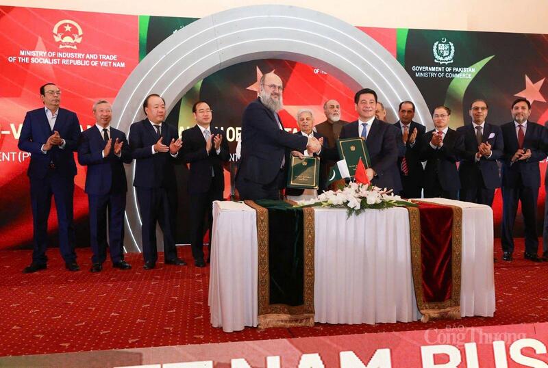 Ngày 14/10/2025, tại Islamabad, Bộ trưởng Nguyễn Hồng Diên và Ngài Jam Kamal Khan - Bộ trưởng Bộ Thương mại Pakistan đã chính thức ký Tuyên bố chung khởi động đàm phán Thỏa thuận Thương mại Ưu đãi (PTA) Việt Nam - Pakistan.