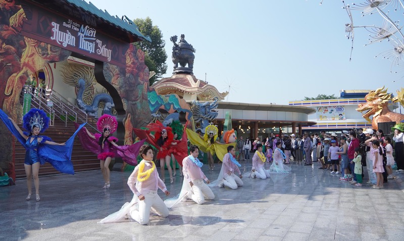 Với chuỗi sự kiện văn hóa, giải trí phong phú, hấp dẫn, du lịch TP. Hồ Chí Minh ghi nhận không khí nhộn nhịp khi lượng khách tăng mạnh trong dịp tết Dương lịch 2026. Ảnh: Minh Khuê