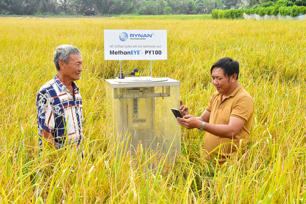 Nhiều nông dân, HTX mạnh dạn tiếp cận công nghệ mới, ứng dụng mô hình số hóa để tối ưu sản xuất. Ảnh: THẢO LY