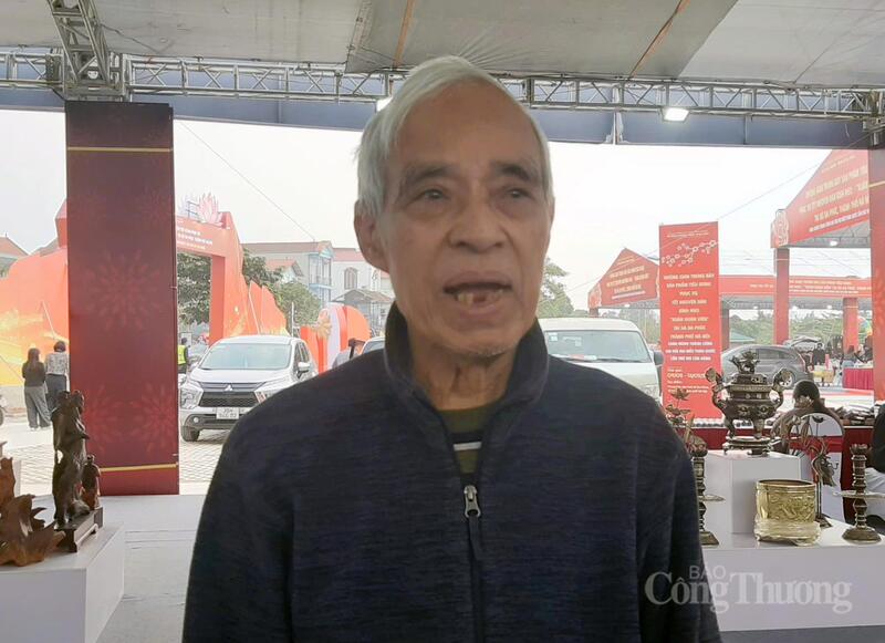 Họa sĩ Vũ Hy Thiều, Chủ tịch Hội đồng cố vấn Hiệp hội Thủ công mỹ nghệ Việt Nam. Ảnh: N.H