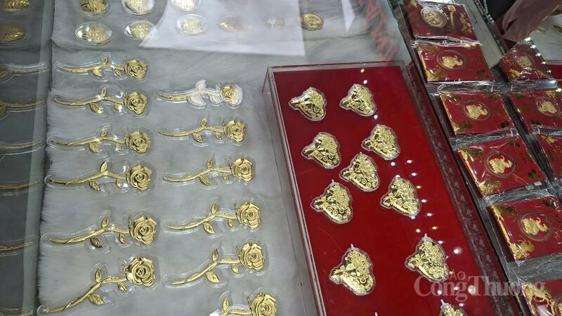 Các sản phẩm vàng đa dạng mẫu mã.