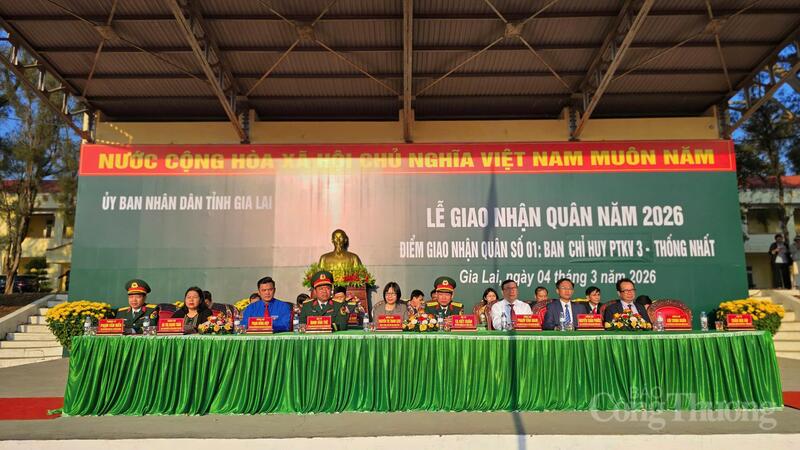 Cùng với các địa phương trong cả nước, tỉnh Gia Lai đồng loạt tổ chức Lễ giao nhận quân năm 2026 tại 14 điểm trên địa bàn. Ảnh: Bá Bính