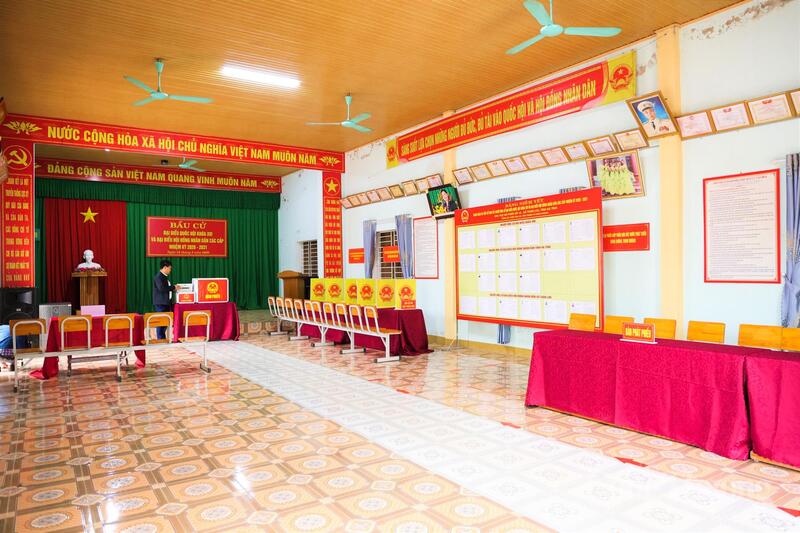 Cũng với khí thế đó, đến nay tất cả các khu vực bỏ phiếu ở xã Toàn Lưu đã hoàn thành việc niêm yết danh sách cử tri, tiểu sử tóm tắt và chương trình hành động của các ứng cử viên đảm bảo theo quy định.