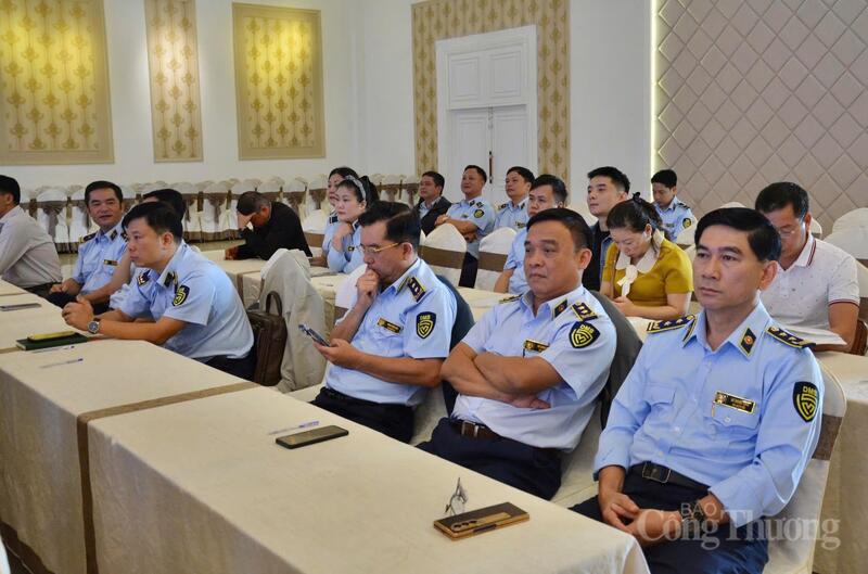 Các đại biểu tham dự hội nghị.