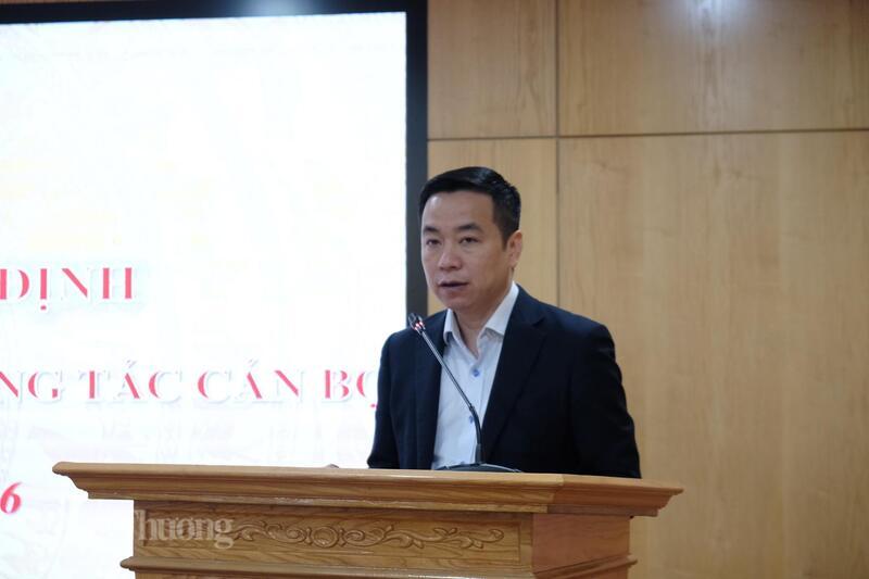 Phó Vụ trưởng Vụ Tổ chức cán bộ Nguyễn Thế Hiếu công bố Quyết định về công tác cán bộ