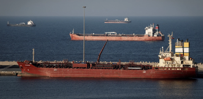 Tàu chở khí dầu mỏ khi di chuyển qua eo biển Hormuz. Ảnh: The Nation Thailand