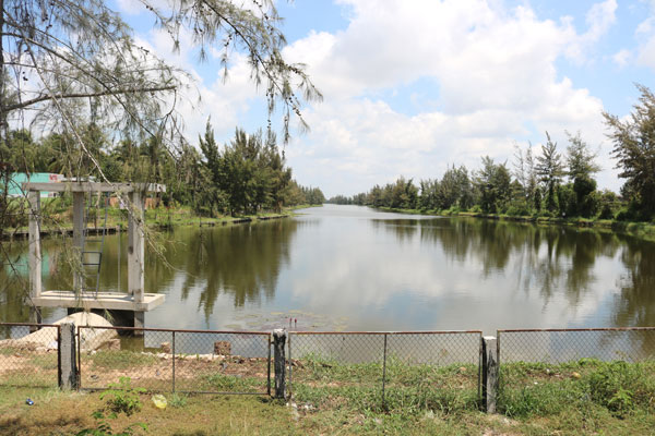 Hồ chứa nước ngọt Kênh Lấp tại xã Tân Xuân.