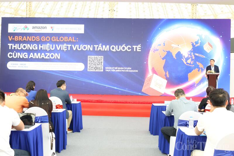 Hội thảo mở ra hướng đi mới cho doanh nghiệp Việt, tận dụng thương mại điện tử xuyên biên giới để tiếp cận trực tiếp người tiêu dùng toàn cầu. Ảnh: Đỗ Nga