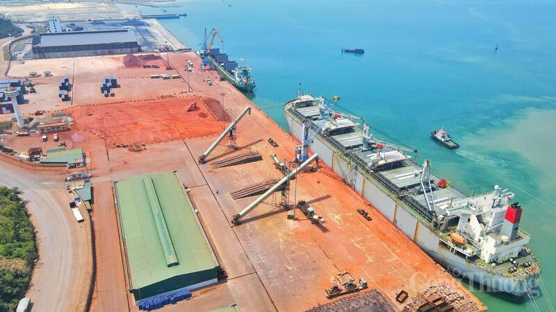 Các cảng nước sâu tại Khu kinh tế Vũng Áng hoạt động nhộn nhịp trong quý I/2026. Ảnh: Trọng Tùng