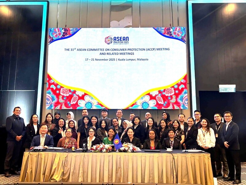 Đại diện các quốc gia thành viên ASEAN tại cuộc họp thảo luận về Lộ trình thực hiện Kế hoạch xây dựng năng lực bảo vệ người tiêu dùng ASEAN 2030 (ACBR 2030). Sự kiện diễn ra tại Malaysia hồi tháng 11/2025. Ảnh: Uỷ ban Cạnh tranh Quốc gia