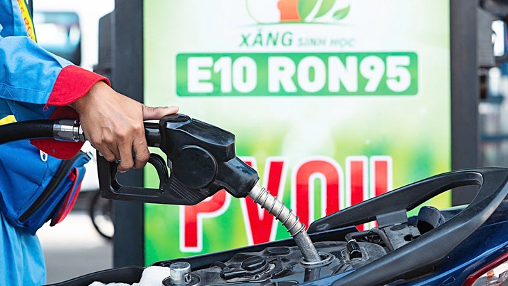 Từ 1/6/2026, xăng E10 được triển khai toàn quốc, góp phần giảm phát thải, bảo vệ môi trường và giúp động cơ vận hành ổn định, hiệu quả. Ảnh minh họa