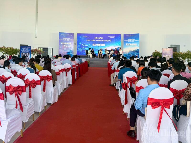 Toàn cảnh hội nghị.