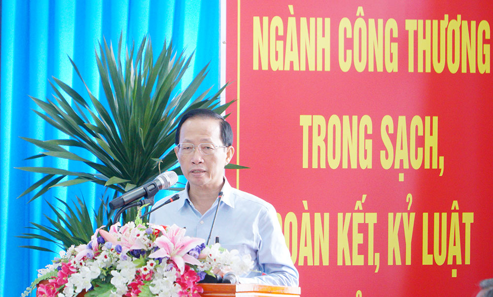 Ông Nguyễn Trúc Sơn- Ủy viên Ban Thường vụ Tỉnh ủy, Phó Chủ tịch UBND tỉnh phát biểu kết luận tại hội nghị.