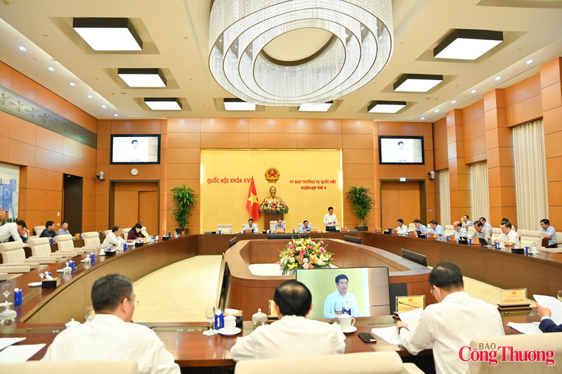 Ủy ban Thường vụ Quốc hội đã cho ý kiến về dự án Luật Dầu khí (sửa đổi) trong sáng ngày 9/7.