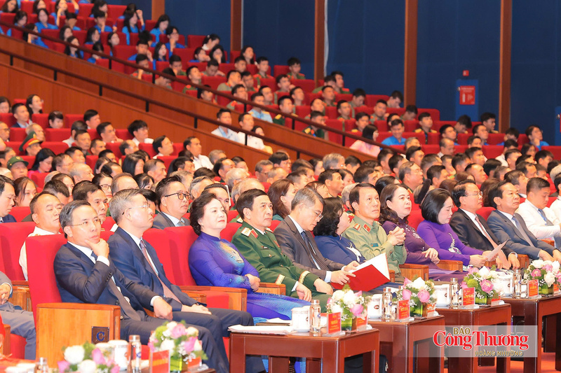 Lãnh đạo Đảng, Nhà nước và lãnh đạo các bộ, ngành tham dự hội nghị.