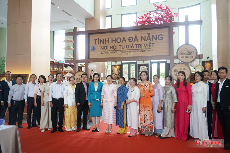 Điểm trưng bày sản phẩm “Tinh hoa Đà Nẵng” tại Koi Resort & Residence Đà Nẵng.