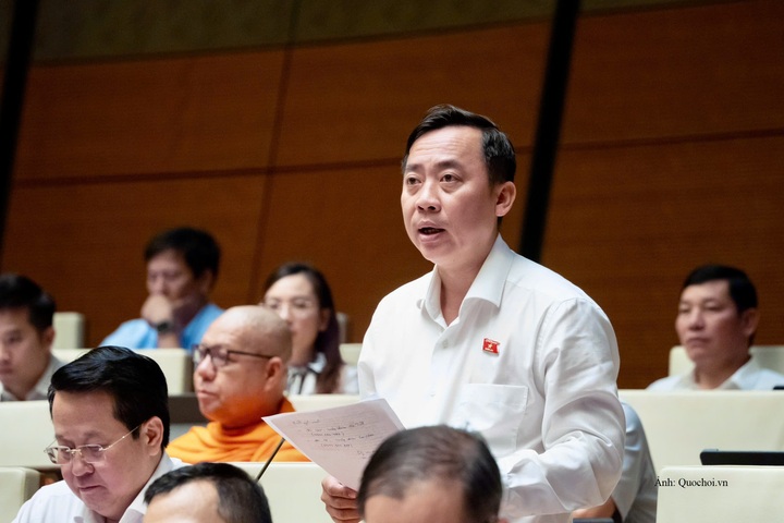 Đại biểu Đào Chí Nghĩa, Đại biểu Quốc hội (ĐBQH) đoàn thành phố Cần Thơ phát biểu nêu ý kiến.