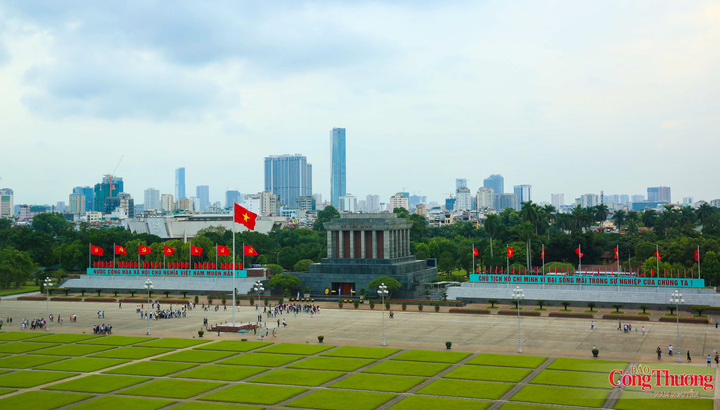 Hiện nay, quảng trường Ba Đình nằm trên đường Hùng Vương, trước lăng Chủ tịch Hồ Chí Minh.