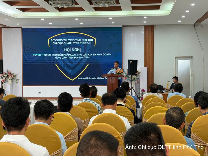 Chi cục Quản lý thị trường Phú Thọ tổ chức Hội nghị tuyên truyền, phổ biến pháp luật trong hoạt động kinh doanh xăng dầu.