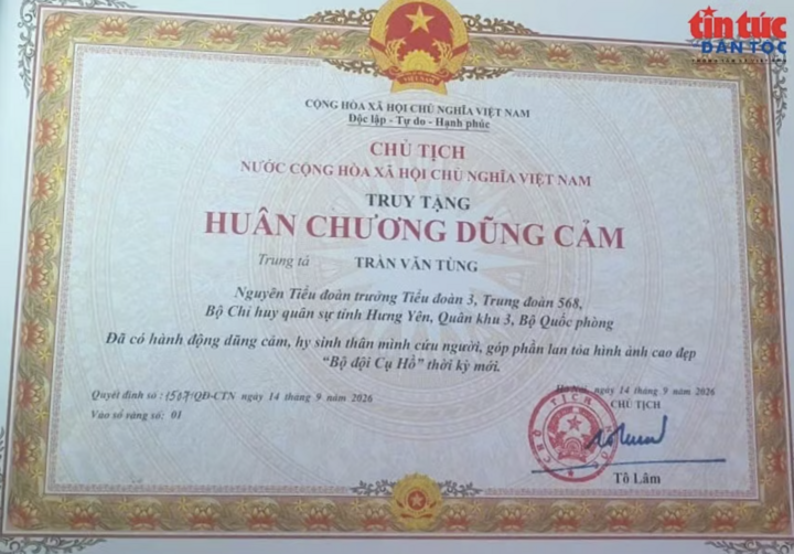 Chủ tịch nước Tô Lâm đã ký Quyết định số 1507/QĐ-CTN tặng Huân chương Dũng cảm đối với Trung tá Trần Văn Tùng.