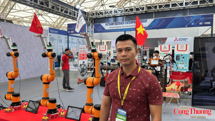 Ông Phùng Tùng Anh, Giám đốc Marketing và Truyền thông Công ty Cổ phần Công nghiệp Weldcom và sản phẩm Cobot.