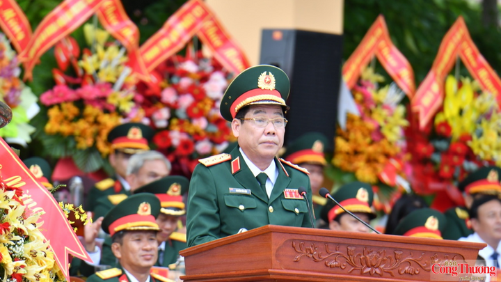 Thượng tướng Nguyễn Văn Gấu, Ủy viên Ban Chấp hành Trung ương Đảng, Ủy viên Quân ủy Trung ương, Thứ trưởng Bộ Quốc phòng, nguyên Chính ủy Sư đoàn 330 phát biểu tại buổi lễ.